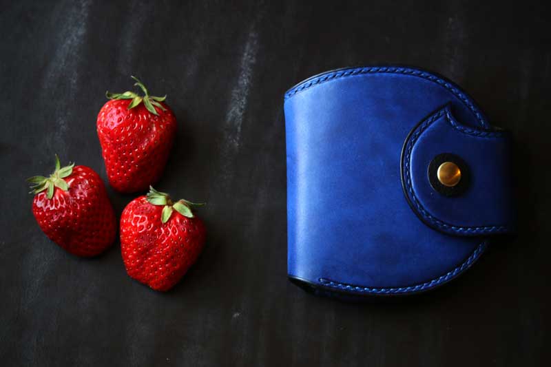 ブルー丸型革財布
