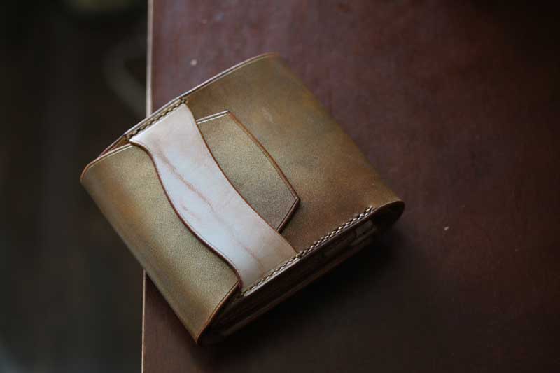 ベルト型折り財布
