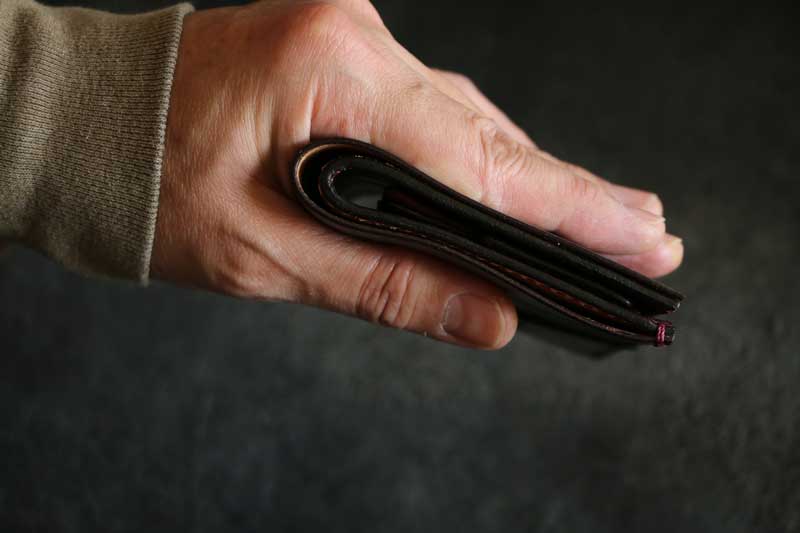 約15mmの薄い革財布