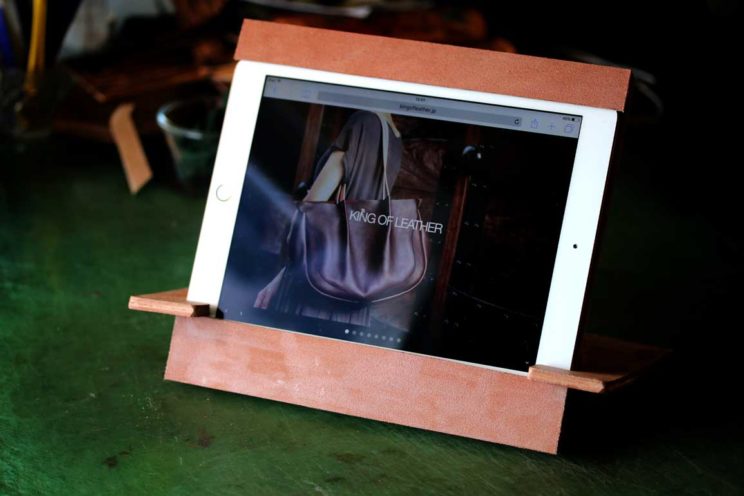 革iPadスタンド