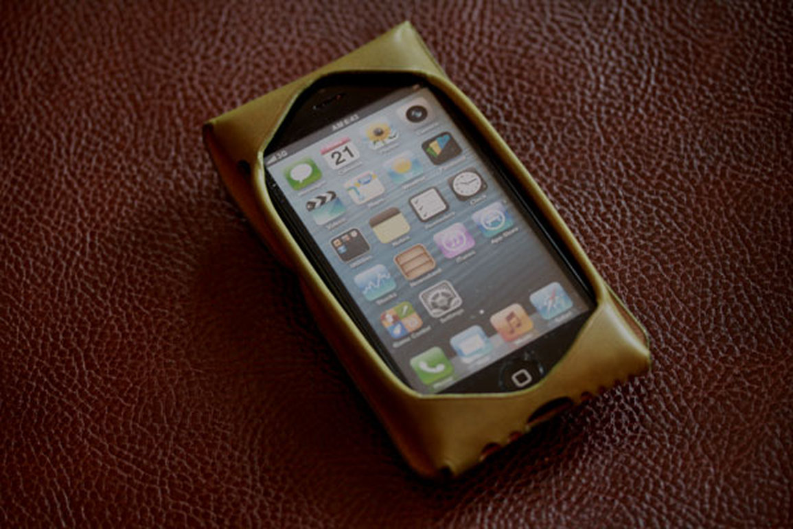黄緑革iPhoneケース