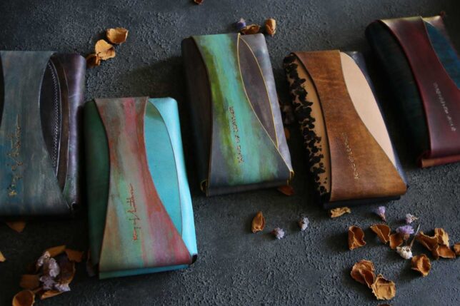 金具を使わない個性的革財布