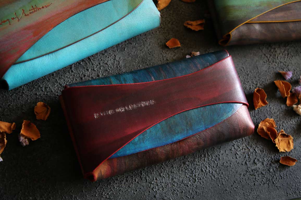 金具を使わない個性的革財布