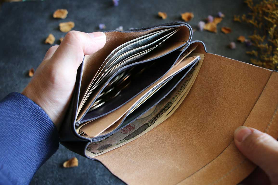 金具を使わない個性的革財布