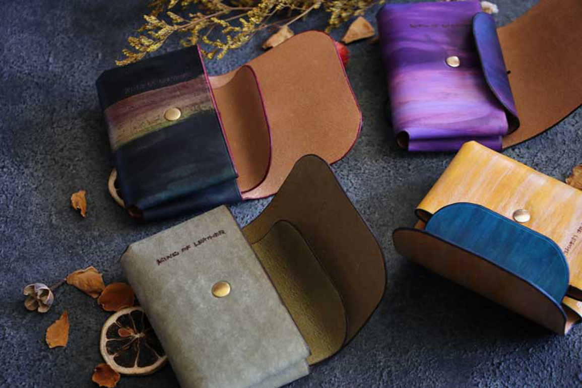 飛び出すレザー名刺入れ