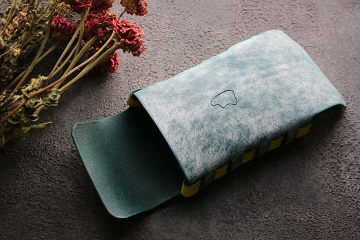 シームレスレザーマルチケース