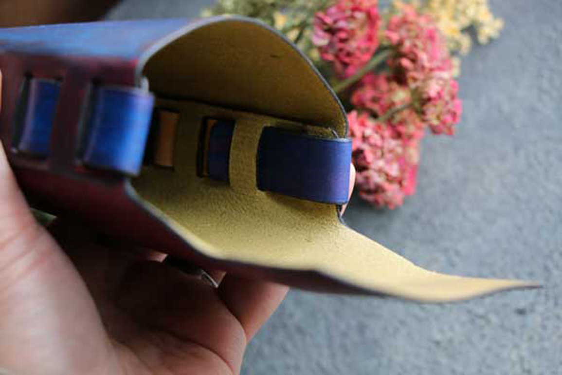 シームレスレザーマルチケース