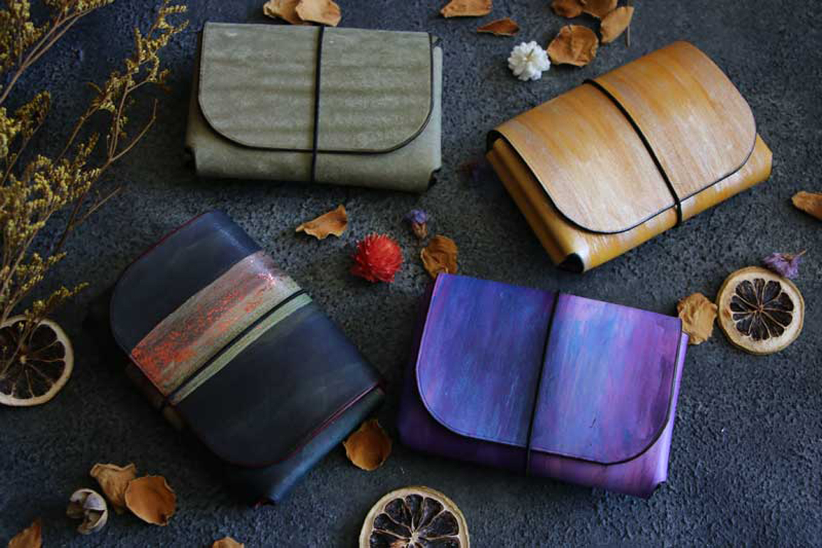 飛び出すレザー名刺入れ