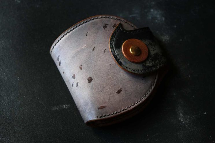 錆びたアンティーク染色丸い革財布