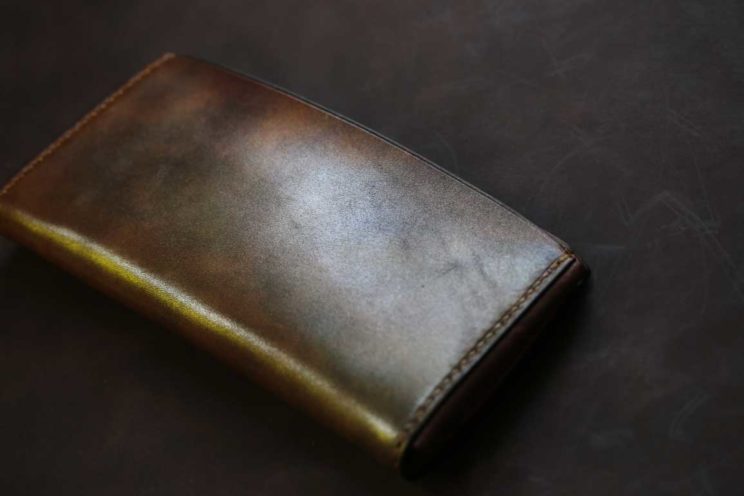 光る染色ゴールド薄い長財布