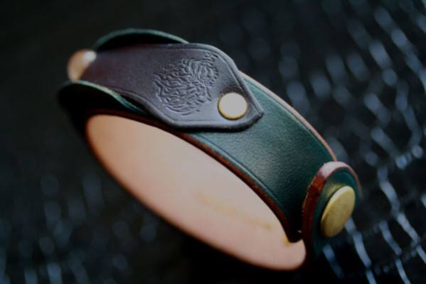 The Leather Quartz Bracelet　ブラック×グリーン