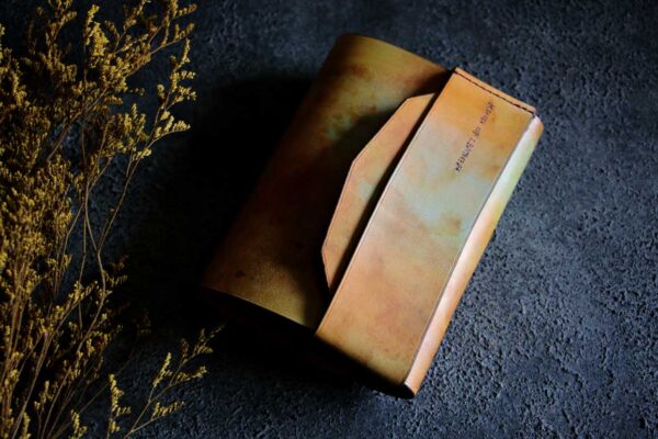 レザーブックカバー　文庫本カバー　アンティーク　革染色