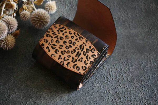 レオパードヒョウ柄革財布