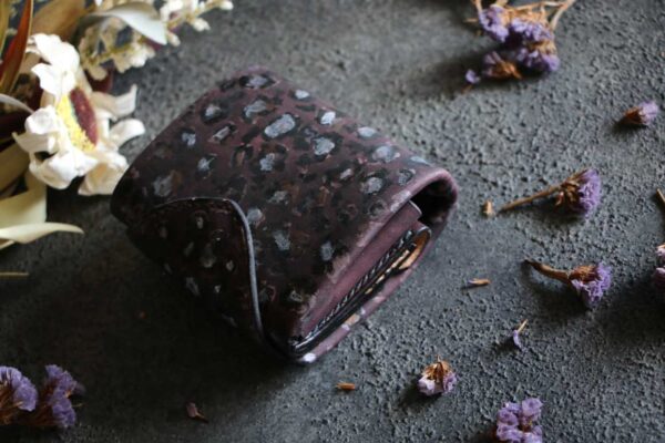 レオパード柄個性的革財布