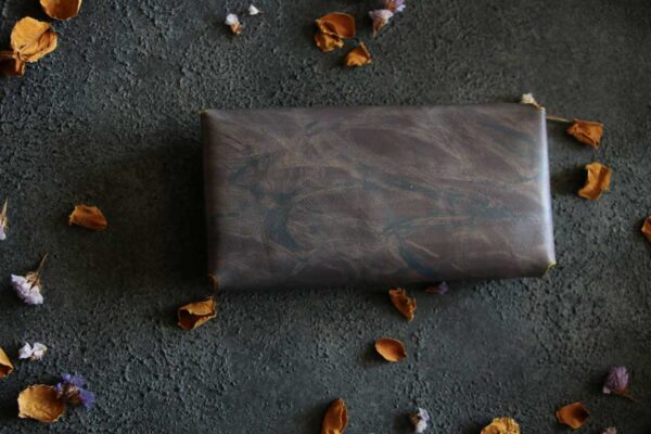 金具を使わない個性的革財布