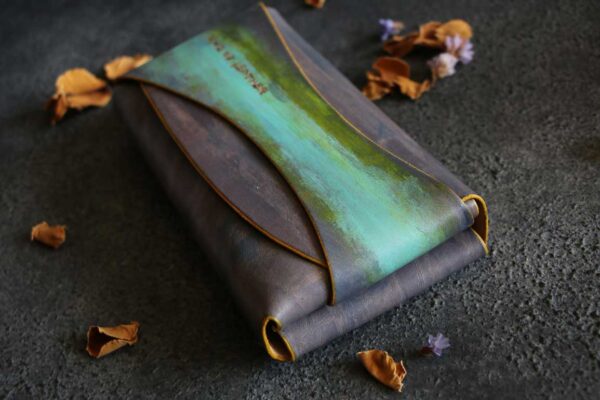 金具を使わない個性的革財布