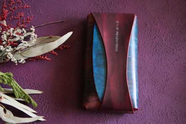 金具を使わない個性的革財布