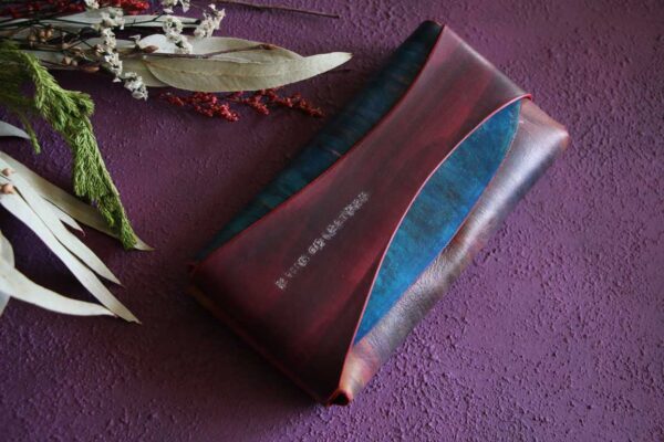 金具を使わない個性的革財布