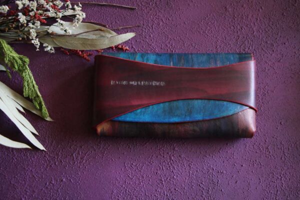 金具を使わない個性的革財布