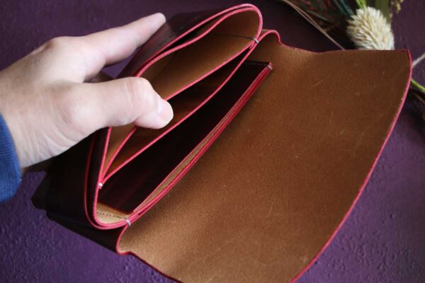 金具を使わない個性的革財布