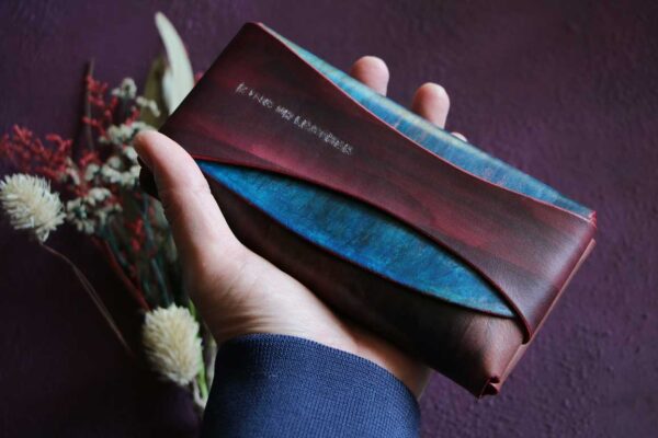 金具を使わない個性的革財布