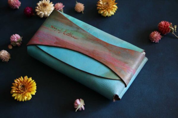 金具を使わない個性的革財布