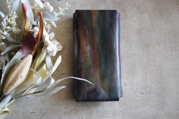 金具を使わない個性的革財布