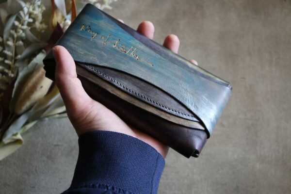 金具を使わない個性的革財布