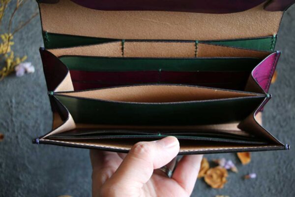 金具を使わない個性的革財布