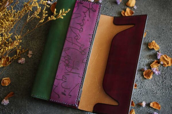 金具を使わない個性的革財布