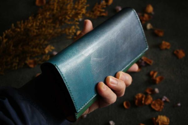 金具を使わない個性的革財布