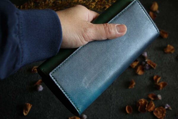 金具を使わない個性的革財布