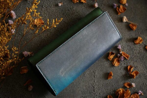 金具を使わない個性的革財布