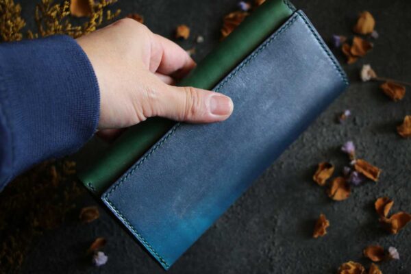 金具を使わない個性的革財布