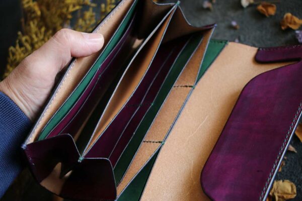 金具を使わない個性的革財布