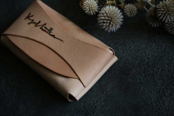 金具を使わない個性的革財布