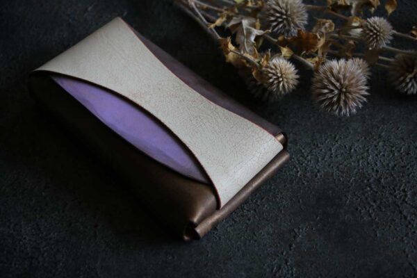金具を使わない個性的革財布