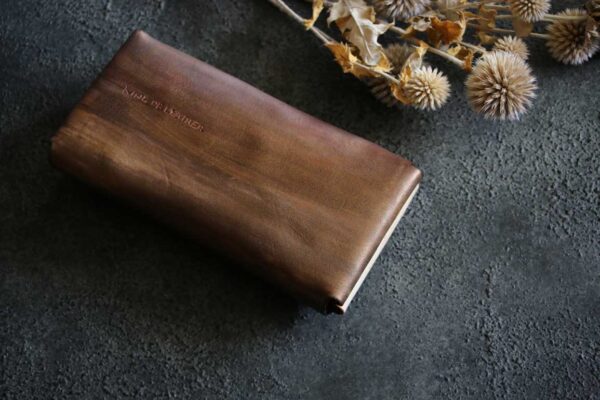 金具を使わない個性的革財布