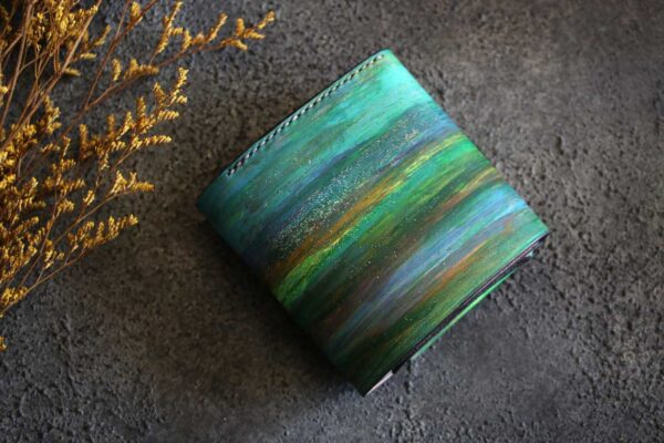 個性的グリーン革財布