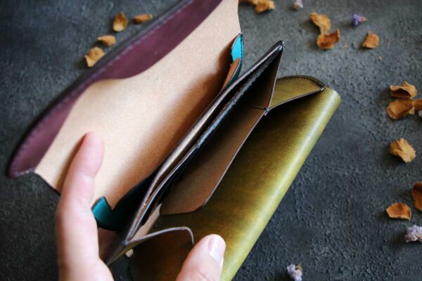 金具を使わない革ホックロングウォレット