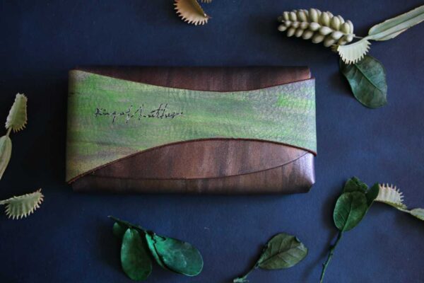 金具を使わない長財布