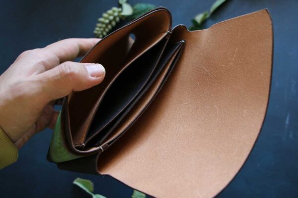 金具を使わない長財布