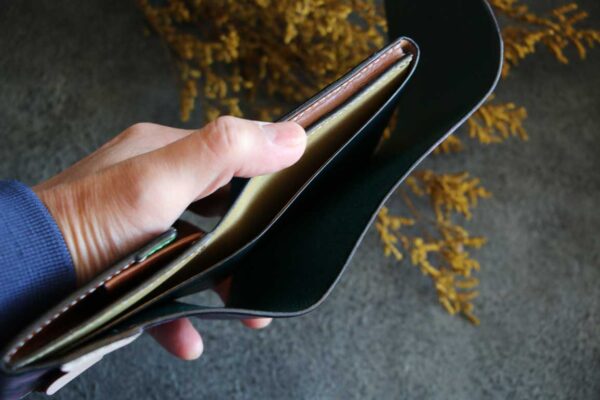 バイオレットレザーハーフウォレット