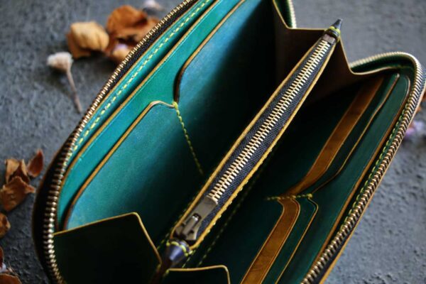 イエローストーンのようなレザーラウンドファスナーウォレット