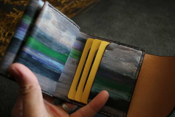 個性的染色ハーフウォレット