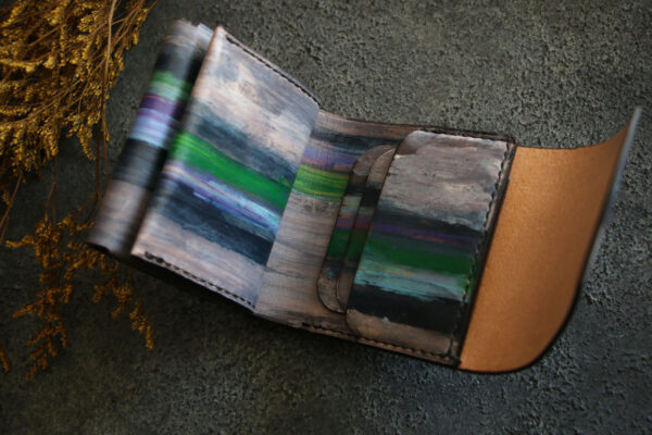 個性的染色ハーフウォレット