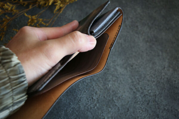 個性的染色ハーフウォレット