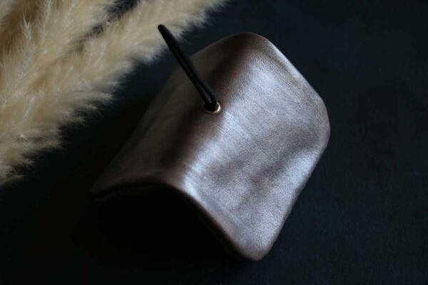 スマートキーとカードが入るトラベラーズノートのようなデザインキーケースシルバー