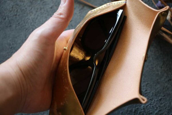 ビンテージ金箔レザーメガネケース