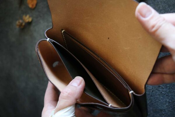 モダンブラウンコンパクト長財布